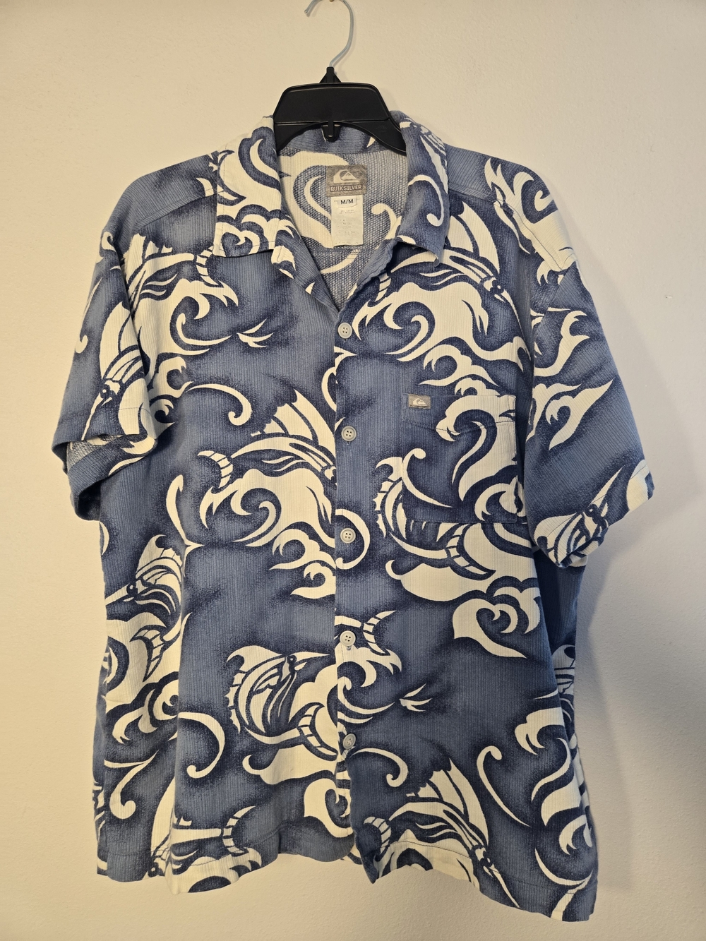 Quiksilver Blue & White Short Sleeve Button-Front Shirt with Wave Print